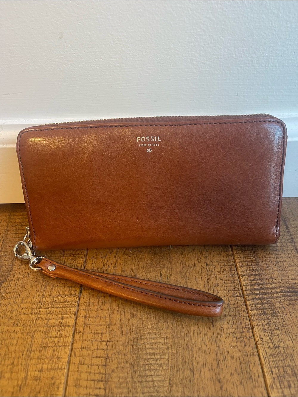Fossil Sydney Brown Leather Full Zip Around Wallet 8X4 Card Slot Organizer Wrist